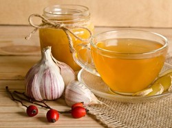 Ini 5 Manfaat dan Efek Samping Minum Teh Bawang Putih