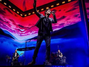 Video: Berburu Merchandise The Script yang Beragam dan Memikat Video: Berburu Merchandise The Script yang Beragam dan Memikat
