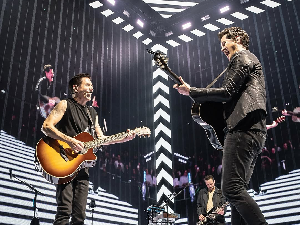 Video: The Script Buka Konser dengan You Wont Feel A Thing Video: The Script Buka Konser dengan You Wont Feel A Thing
