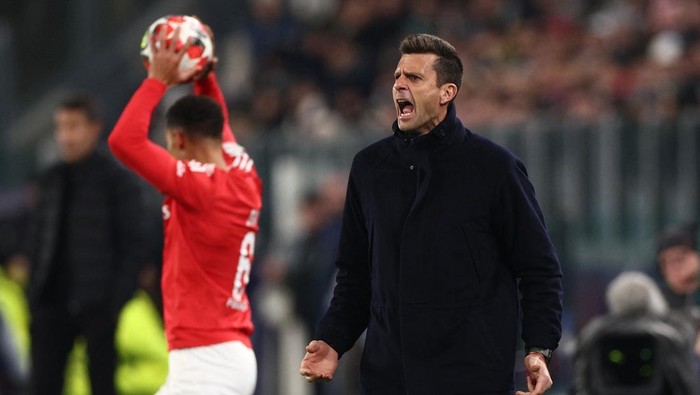 Soccer Football - Champions League - Juventus v Benfica - Allianz Stadium, Turin, Italy - January 29, 2025 Juventus coach Thiago Motta reacts during the match REUTERS/Guglielmo Mangiapane