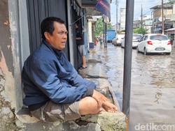 Warga Cengkareng Jemur Kaki gegara Rumah Kebanjiran: Takut Kena Kutu Air