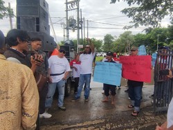 Puluhan Warga Demo BPN Sidoarjo Buntut Temuan HGB di Laut