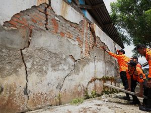Dampak Gempa Bumi di Kolaka Timur Dampak Gempa Bumi di Kolaka Timur