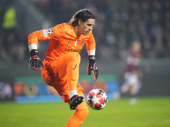 Inter Milan's goalkeeper Yann Sommer controls the ball during the Champions League opening phase soccer match between Sparta Prague and Inter Milan at the Letna Stadium in Prague, Czech Republic, Wednesday, Jan. 22, 2025. (AP Photo/Petr David Josek)