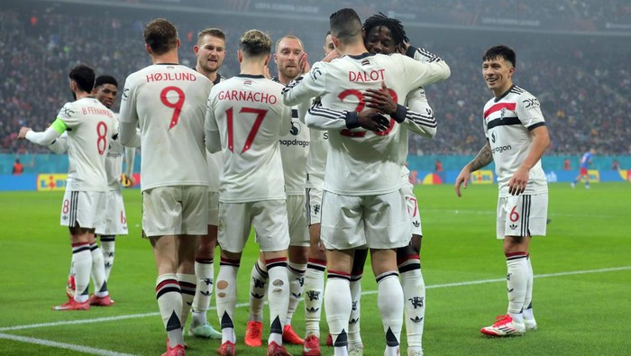 BUCHAREST, ROMANIA - JANUARY 30: Diogo Dalot of Manchester United celebrates scoring his teams first goal with teammate Kobbie Mainoo during the UEFA Europa League 2024/25 League Phase MD8 match between Fotbal Club FCSB and Manchester United at National Arena on January 30, 2025 in Bucharest, Romania. (Photo by Vasile Mihai-Antonio/Getty Images)
