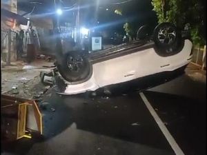 Kesaksian Warga Saat Artis FTV Larasati Kecelakaan hingga Mobil Terbalik Kesaksian Warga Saat Artis FTV Larasati Kecelakaan hingga Mobil Terbalik