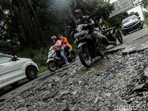 Bupati Bogor Minta Kecamatan Data Jalan Rusak untuk Diperbaiki Tahun Ini