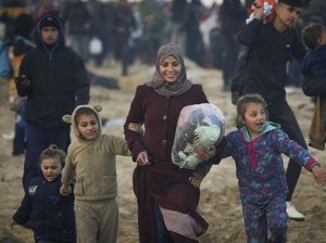 Tolak Relokasi, Warga Gaza Bertahan: Trump Gila Ya?