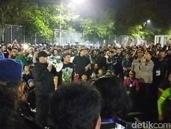Bonek Demo Pemain Persebaya Usai Ditahan Imbang Persita