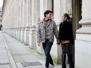 7 Foto Mesra El Rumi & Syifa Hadju di Eropa, Gandengan Hingga Pelukan