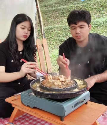 Frans Faisal Mesra Makan dan Belanja Bulanan Bareng Calon Istri