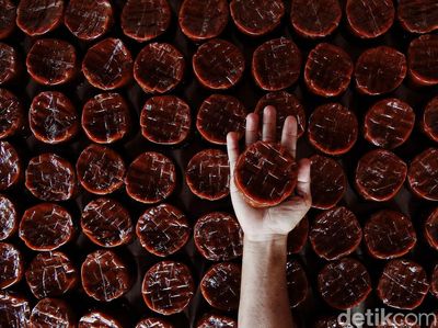 Ini Pabrik Kue Keranjang Buatan Imas dari Cikarang