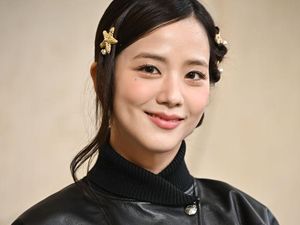 Video: Sneak Peek Lagu-lagu Terbaru Jisoo BLACKPINK di Album AMORTAGE Video: Sneak Peek Lagu-lagu Terbaru Jisoo BLACKPINK di Album AMORTAGE