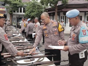 Kapolres Ponorogo Cek Senjata Api Anggota: Jaga Profesionalisme Kapolres Ponorogo Cek Senjata Api Anggota: Jaga Profesionalisme