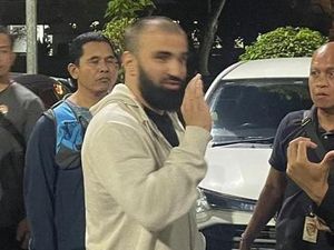 Bos Geng Rusia Unggah Konten Liburan Dikawal Polisi Sebelum Ditangkap di Bali Bos Geng Rusia Unggah Konten Liburan Dikawal Polisi Sebelum Ditangkap di Bali