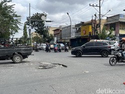 Ada Lubang Besar di Jalan Letda Sudjono Medan, Pengendara Sering Terjebak