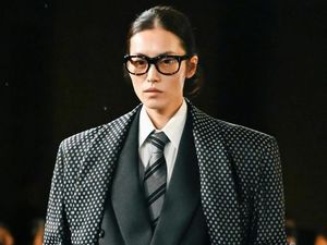 Potret Cantik Liu Wen, Supermodel Asia dengan Wajah Mendekati Sempurna Potret Cantik Liu Wen, Supermodel Asia dengan Wajah Mendekati Sempurna