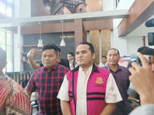 Jadi Tersangka Korupsi untuk Kali Kedua, Azril: Alhamdulillah! Jadi Tersangka Korupsi untuk Kali Kedua, Azril: Alhamdulillah!