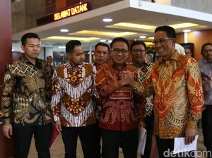 Menkum Serahkan Surat Pengakuan Dekopin Menkum Serahkan Surat Pengakuan Dekopin