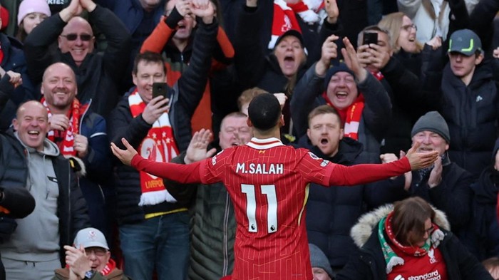 Soccer Football - Premier League - Liverpool v Ipswich Town - Anfield, Liverpool, Britain - January 25, 2025 Liverpools Mohamed Salah celebrates scoring their second goal REUTERS/Phil Noble EDITORIAL USE ONLY. NO USE WITH UNAUTHORIZED AUDIO, VIDEO, DATA, FIXTURE LISTS, CLUB/LEAGUE LOGOS OR LIVE SERVICES. ONLINE IN-MATCH USE LIMITED TO 120 IMAGES, NO VIDEO EMULATION. NO USE IN BETTING, GAMES OR SINGLE CLUB/LEAGUE/PLAYER PUBLICATIONS. PLEASE CONTACT YOUR ACCOUNT REPRESENTATIVE FOR FURTHER DETAILS..