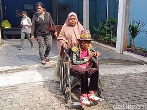 Pak Tarno Jelaskan Nekat Pulang ke Sariyah Naik Ojek dengan Kondisi Stroke Pak Tarno Jelaskan Nekat Pulang ke Sariyah Naik Ojek dengan Kondisi Stroke