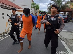 Kengerian Pembunuhan Pria Berjaket Dihabisi Ramai-ramai Temannya gegara Wanita