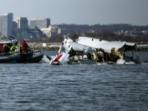 Misteri Besar dari Tabrakan Pesawat dan Heli di Amerika Misteri Besar dari Tabrakan Pesawat dan Heli di Amerika