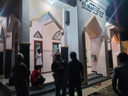 Hendak Salat, Warga Tuban Temukan Bayi Dalam Kardus di Teras Musala