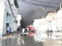 Kebakaran Hanguskan 11 Gudang di Dadap Tangerang, Sempat Ada Ledakan