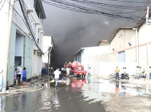 Kebakaran Hanguskan 11 Gudang di Dadap Tangerang, Sempat Ada Ledakan Kebakaran Hanguskan 11 Gudang di Dadap Tangerang, Sempat Ada Ledakan