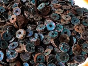 Misteri Asal Usul 100 Kg Koin China Kuno yang Ditemukan Petani Bromo Misteri Asal Usul 100 Kg Koin China Kuno yang Ditemukan Petani Bromo