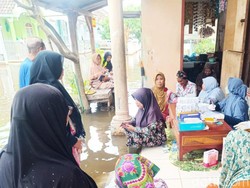 4 Hari Banjir Tak Surut, Warga Rejoso Pasuruan Keluhkan Gatal dan Nyeri
