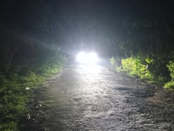 Warga Lihat Kaca Mobil WN Ukraina Pecah Akibat Dirampok Geng Rusia