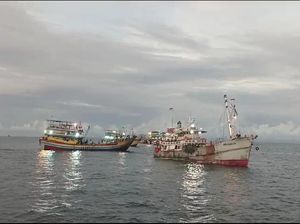 Heboh Nelayan Pati Kepung Kapal Trawl Taiwan di Perairan Papua, Ini Faktanya Heboh Nelayan Pati Kepung Kapal Trawl Taiwan di Perairan Papua, Ini Faktanya