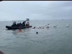 Kapal Nelayan Tenggelam Diterjang Gelombang di Labuan Bajo