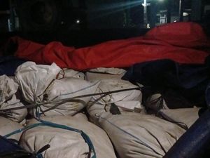 Polisi Ringkus Pemilik 8 Truk Timah yang Akan Diselundupkan dari Belitung Polisi Ringkus Pemilik 8 Truk Timah yang Akan Diselundupkan dari Belitung