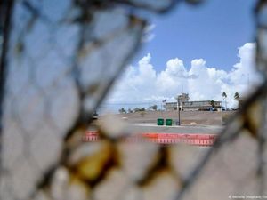 Waduh, Trump Akan Tempatkan 30.000 Migran di Teluk Guantanamo