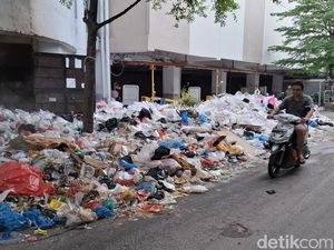 Angkutan Sampah di Pekanbaru Diambil Alih usai Pekerja-Truk Tak Dibayar PT Ella Angkutan Sampah di Pekanbaru Diambil Alih usai Pekerja-Truk Tak Dibayar PT Ella