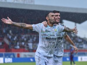 Tyronne del Pino Jadi Korban Pelemparan Usai Laga Persija Vs Persib Tyronne del Pino Jadi Korban Pelemparan Usai Laga Persija Vs Persib