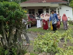 Viral Definisi Jodoh Lima Langkah dari Rumah, Wanita Ini Dilamar Tetangganya Viral Definisi Jodoh Lima Langkah dari Rumah, Wanita Ini Dilamar Tetangganya