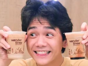Potret Chicco Kurniawan, Aktor 1 Kakak 7 Ponakan Saat Asyik Kulineran Potret Chicco Kurniawan, Aktor 1 Kakak 7 Ponakan Saat Asyik Kulineran