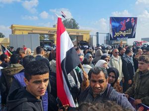 Warga Mesir Berdemo Protes Rencana Trump Relokasi Warga Gaza