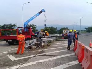 Fasilitas Tol Purwodadi yang Rusak Ditabrak Bus Muat SMAN 1 Porong Diperbaiki Fasilitas Tol Purwodadi yang Rusak Ditabrak Bus Muat SMAN 1 Porong Diperbaiki