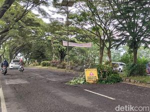 Miris! Jalan Lingkar Barat Kepanjen Malang Kerap Berlubang Saat Musim Hujan Miris! Jalan Lingkar Barat Kepanjen Malang Kerap Berlubang Saat Musim Hujan