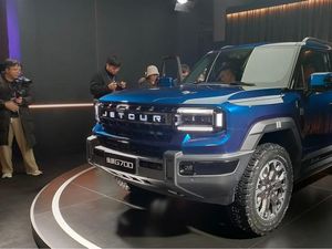 Jetour Zongheng Meluncur, Mobil Listrik Range Extender yang Bisa Berenang