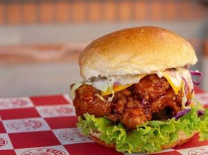 Nikmatnya Burger Homemade Berbalut Aneka Sambal Lokal di Denpasar Nikmatnya Burger Homemade Berbalut Aneka Sambal Lokal di Denpasar