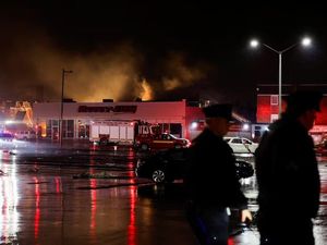 Pesawat Angkut 6 Orang Jatuh di AS, Trump: Makin Banyak Nyawa Melayang