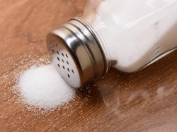 7 Noda Membandel Ini Bisa Hilang Cuma Pakai Garam Dapur