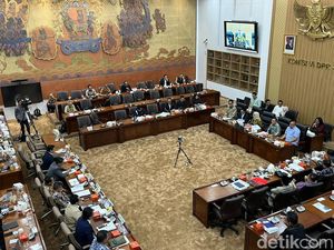 Video Komisi VI DPR Rapat Bareng Pemerintah Bahas RUU BUMN Video Komisi VI DPR Rapat Bareng Pemerintah Bahas RUU BUMN