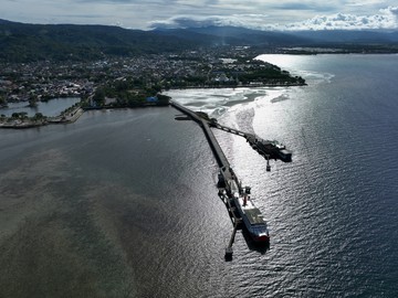 Foto Udara Pelabuhan Kapal Ferry Antar Provinsi di Kolaka